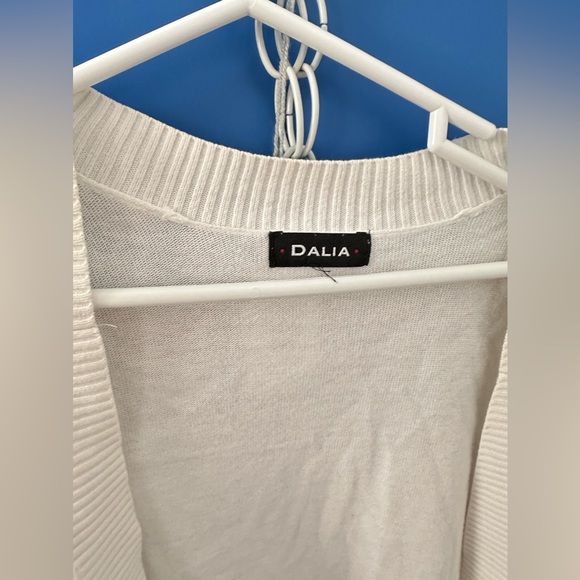 Long White Half-Sleeved Cardigan - Picture 2 of 4